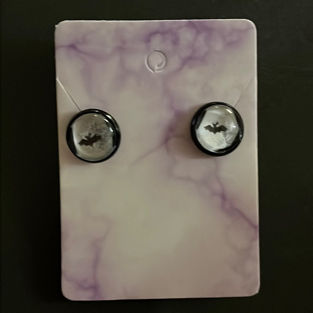 🔥FREE w/ Purchase NWT ( HANDMADE ) flying bat earring posts - Picture 2 of 2
